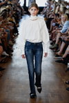 Показ Baum und Pferdgarten — Copenhagen Fashion Week SS16 (наряди й образи: біла блуза, сіні джинси)