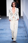 Desfile de By Malene Birger — Copenhagen Fashion Week SS16 (looks: traje de pantalón blanco)