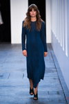 Показ By Malene Birger — Copenhagen Fashion Week SS16 (наряды и образы: синее платье)