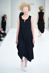 Pokaz Ivan Grundahl — Copenhagen Fashion Week SS16 (ubrania i obraz: sukienka czarna, półbuty białe)