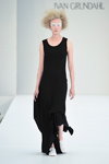 Показ Ivan Grundahl — Copenhagen Fashion Week SS16 (наряды и образы: чёрное платье)