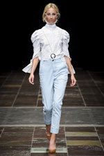 Pokaz Mardou&Dean — Copenhagen Fashion Week SS16 (ubrania i obraz: bluzka biała, spodnie błękitne)