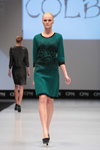 Modenschau von COLB — CPM FW15/16 (Looks: grünes Kleid mit Blumendruck, schwarze Pumps)