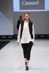Desfile de Designerpool — CPM FW15/16 (looks: blusa blanca, chaleco negro, zapatos de tacón negros)