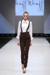 Показ Designerpool — CPM FW15/16 (наряды и образы: белая блуза, коричневые брюки, чёрные подтяжки)
