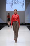 Показ Designerpool — CPM FW15/16 (наряды и образы: красная кожаная блуза, кожаные брюки цвета кофе с молоком, туфли цвета кофе с молоком)