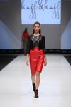 Modenschau von Designerpool — CPM FW15/16 (Looks: braune boots, roter Lederrock, schwarze Lederjacke)