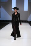 Показ Designerpool — CPM FW15/16 (наряды и образы: чёрная шапка, чёрное пальто макси, чёрные колготки, чёрные сапоги)