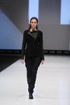 Desfile de Designerpool — CPM FW15/16 (looks: chaqueta negra, pantalón negro, zapatos de tacón negros)