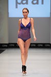 Dessous-Modenschau von Parah — CPM FW15/16 (Looks: violetter transparenter Body, schwarze Sandaletten)