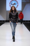 Modenschau von Selected — CPM FW15/16 (Looks: schwarze gesteppte Jacke, himmelblaue Jeans, schwarze Stiefel)