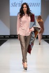 Показ Steilmann, UNQ — CPM FW15/16 (наряды и образы: розовая блуза, полосатый разноцветный плед, бронзовые брюки)