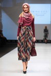 Vemina show — CPM FW15/16 (looks: checkered multicolored midi skirt, burgundy bag, burgundy jumper, )