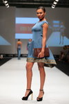 Показ одежды "Анна Чапман" — выставка CPM SS16 (наряды и образы: голубое платье, чёрные туфли)