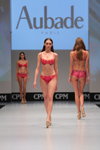Pokaz Aubade — CPM SS16 (ubrania i obraz: biustonosz czerwony, figi czerwone)