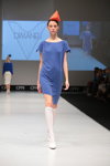 Pokaz Designer Pool — CPM SS16 (ubrania i obraz: sukienka niebieska, podkolanówki białe)