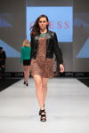 Pokaz Guess — CPM SS16 (ubrania i obraz: sandały czarne, kurtka z zamkiem błyskawicznym czarna, sukienka mini leopardowa)
