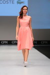 Modenschau von Lacoste — CPM SS16 (Looks: rosanes Kleid)