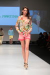 Modenschau von La Martina — CPM SS16 (Looks: Bluse mit Blumendruck, rosane Shorts)