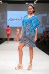 Modenschau von Roidal — CPM SS16 (Looks: himmelblaues Kleid mit Leopard Druck, weiße Sandaletten mit Keilabsatz)