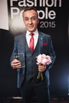 Fashion People Awards 2015 (ubrania i obraz: garnitur w kratę, koszula biała, krawat czerwony)