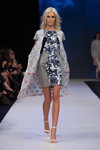 Modenschau von jaroslaw e w e r t — FashionPhilosophy FWP SS16 (Looks: graues Mini Kleid)