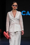 Pokaz GALA — FashionPhilosophy FWP SS16 (ubrania i obraz: spodnium białe)
