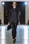 Показ KEKA — Lviv Fashion Week AW15/16 (наряды и образы: чёрная блуза, чёрные брюки, чёрные туфли, чёрный клатч)