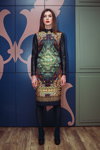Prezentacja Ksenia Serbin — Lviv Fashion Week AW15/16 (ubrania i obraz: sukienka z ornamentem, rajstopy zielone)