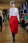 Показ Lesia Semi — Lviv Fashion Week AW15/16 (наряды и образы: белая блуза, красная юбка миди)
