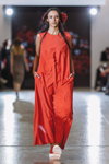 Modenschau von Marta WACHHOLZ — Lviv Fashion Week AW15/16 (Looks: rotes Kleid)