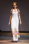 Показ Chernikova — Lviv Fashion Week SS16 (наряди й образи: біла квіткова вечірня сукня)
