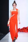 Pokaz KETIone — MBFWRussia SS2016 (ubrania i obraz: suknia wieczorowa z rozcięciem czerwona)