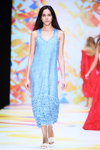 Pokaz Laroom — MBFWRussia SS2016 (ubrania i obraz: sukienka midi błękitna)