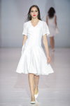 Показ VEMINA — Неделя Моды в Москве SS16 (наряды и образы: белое платье, белые туфли)