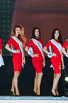 У Москві обрали "Міс Офіс 2015" (наряди й образи: червона сукня, чорні туфлі)