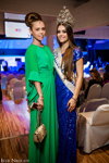В Москве выбрали "Мисс Офис 2015" (наряды и образы: зеленое вечернее платье, синее вечернее платье)