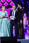 Finał — Miss Ukrainy 2015 (ubrania i obraz: suknia wieczorowa turkusowa; osoby: Chrystyna Stołoka, Wasilisa Frołowa)