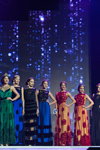 Gala final — Miss Ucrania 2015 (looks: vestido de noche azul, vestido de noche verde; personas: Margarita Pasha, Khrystyna Stoloka)