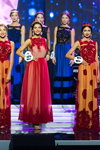 Finał — Miss Ukrainy 2015 (ubrania i obraz: suknia wieczorowa czarna; osoby: Margarita Pasha, Chrystyna Stołoka)