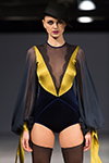 Показ Amoralle — Riga Fashion Week AW15/16 (наряды и образы: чёрные нейлоновые чулки)