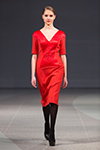 Показ IN by Inga Nipane — Riga Fashion Week AW15/16 (наряды и образы: красное платье, чёрные колготки)