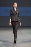 Modenschau von Natālija Jansone — Riga Fashion Week AW15/16 (Looks: grauer Damen Anzug (Blazer, Shorts), graue Strumpfhose)