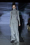 Показ Polina Samarina — Riga Fashion Week AW15/16 (наряды и образы: серое вечернее платье)