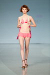 Pokaz Agne Kuzmickaite — Riga Fashion Week SS16 (ubrania i obraz: strój kąpielowy różowy)