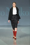 Pokaz Ivo Nikkolo — Riga Fashion Week SS16 (ubrania i obraz: pantsuit czarny, top biały, podkolanówki czerwone)