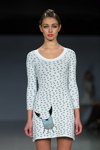 Modenschau von Naira Khachatryan — Riga Fashion Week SS16 (Looks: himmelblaues bedrucktes anliegendes Mini Kleid)