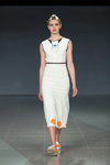 Показ Naira Khachatryan — Riga Fashion Week SS16 (наряды и образы: белое платье миди)