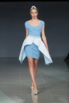 Показ Naira Khachatryan — Riga Fashion Week SS16 (наряды и образы: голубое платье мини)