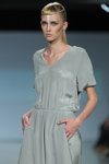 Modenschau von Natālija Jansone — Riga Fashion Week SS16 (Looks: graues Kleid)